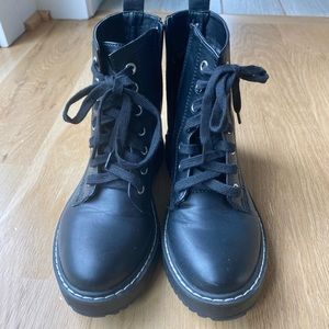 Madden Girl Leather mid boots lace up
